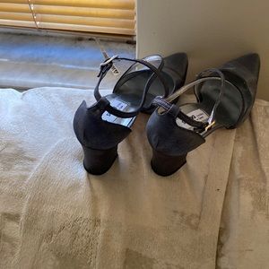 Ladies dress shoes 👠